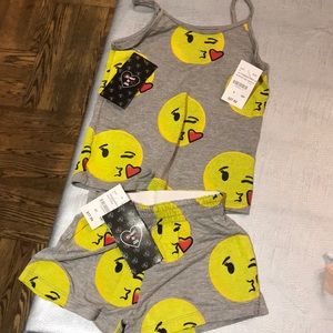 Kiss emoji shorts and tank top matching set